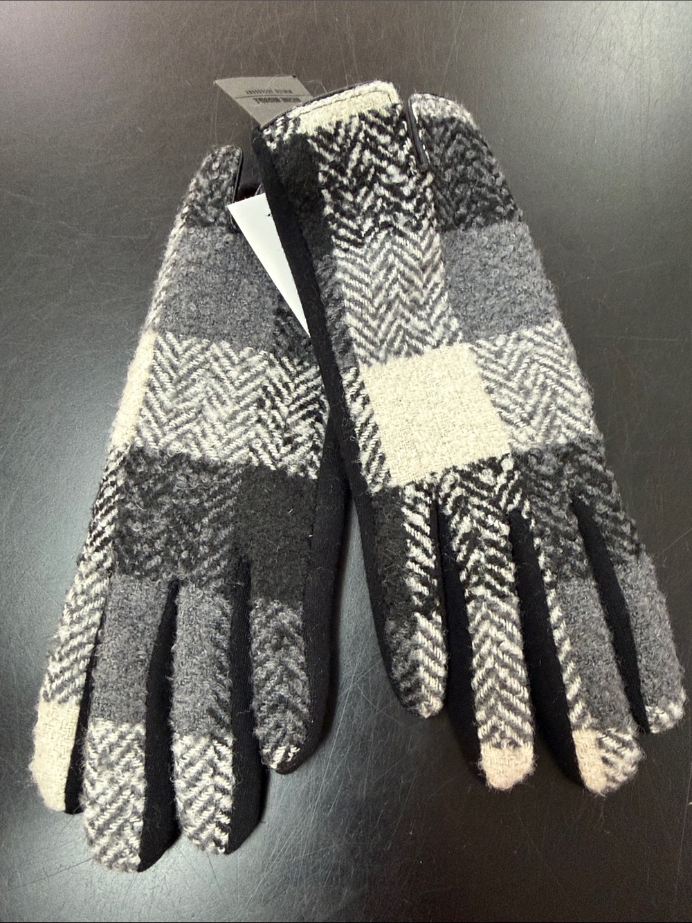 Do everything in love Plaid Wool Blend Gloves in Black, Gray, Cream